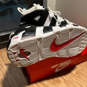 Nike Uptempos Boys 5Y